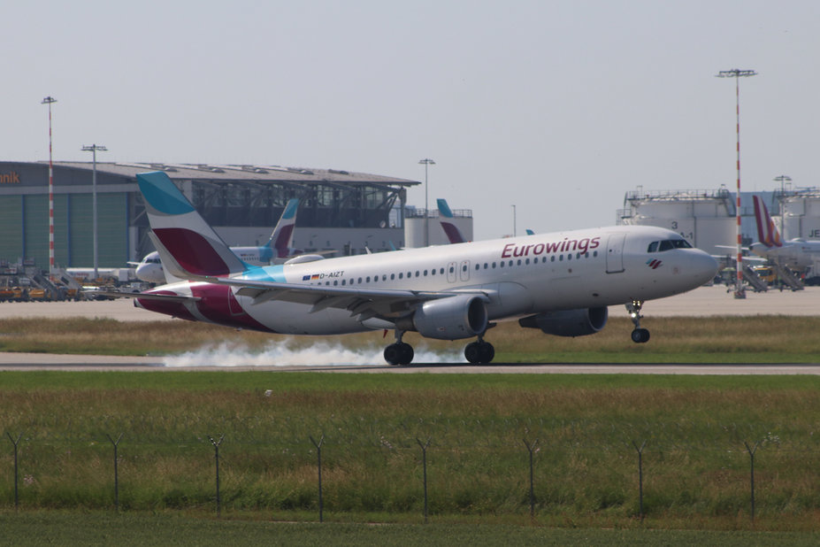 IMG_0893.jpg (560.25 KiB) 2142 mal betrachtet D-AIZT // Airbus A320-214 (6 Jahre alt) // Eurowings // EW2605 aus Lissabon