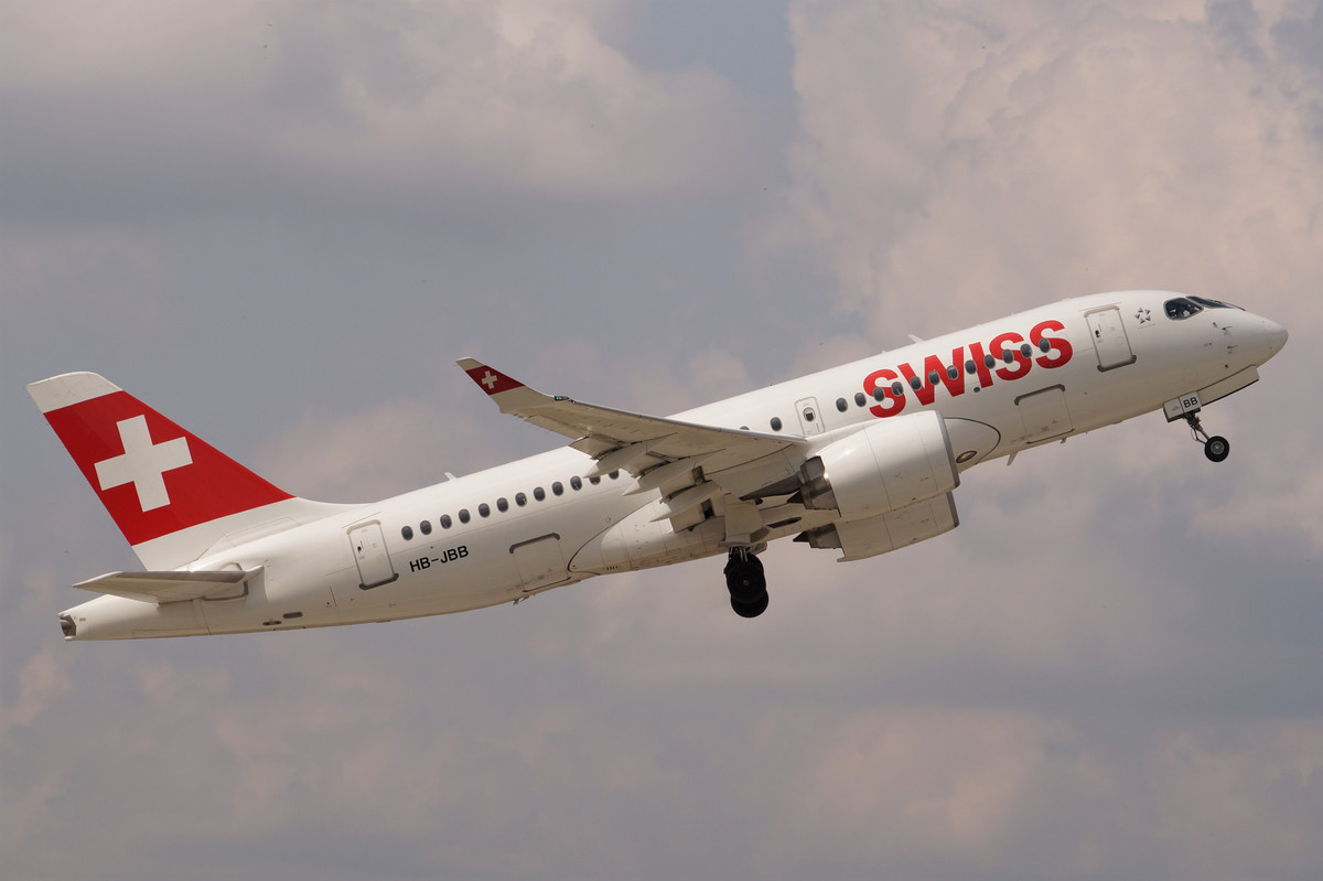 HB-JBB A220-100 Swiss