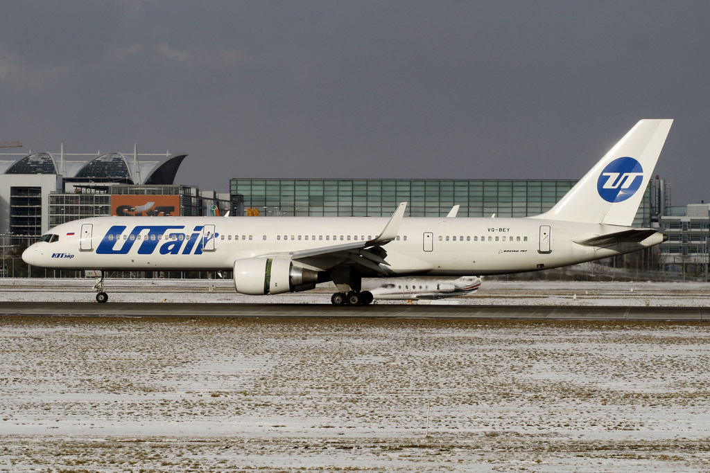 VQ-BEY, UTair, Boeing 757-2Q8