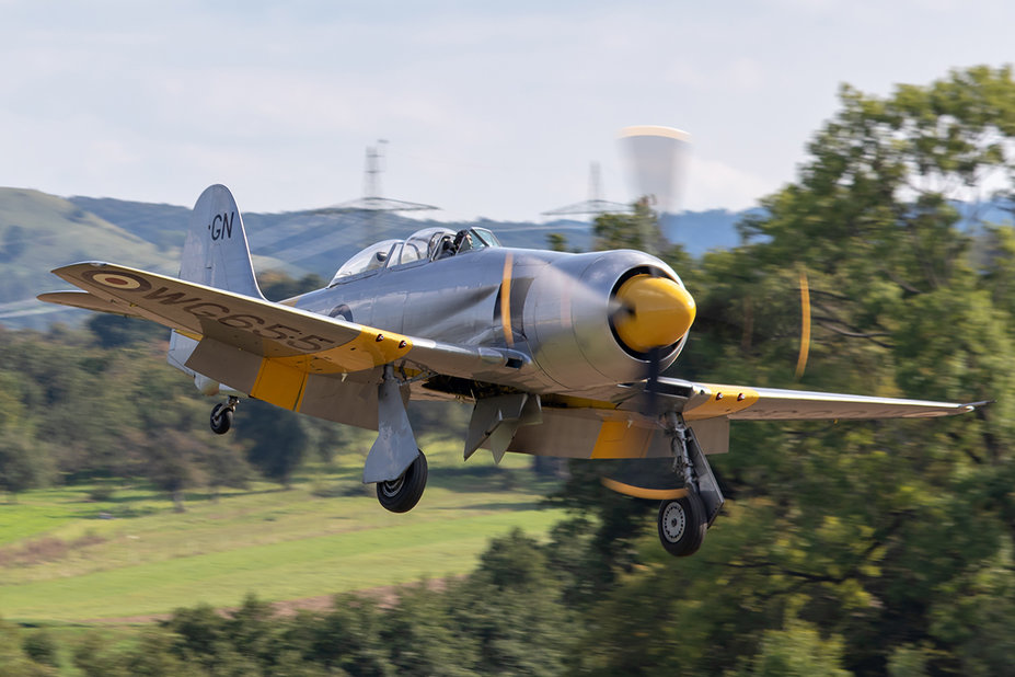 IMG_0610.jpg (394.39 KiB) 8378 mal betrachtet G-INVN<br />Hawker Sea Fury T.20