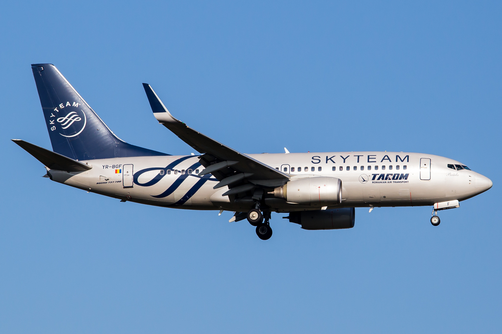 Tarom / YR-BGF / Boeing 737-75J