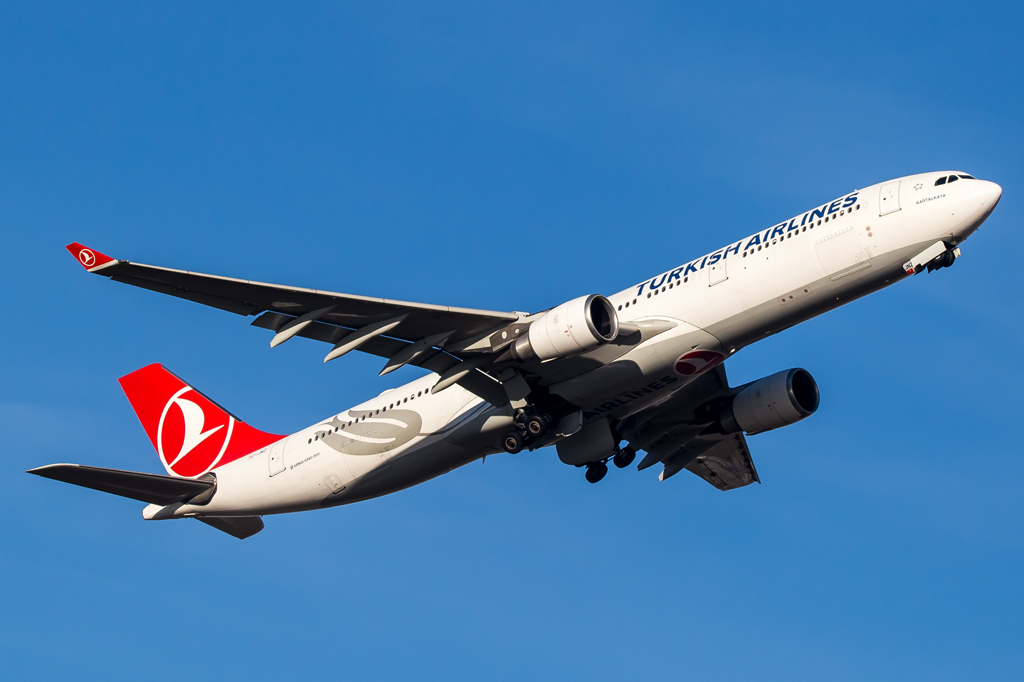 Turkish Airlines / TC-JNZ / Airbus A330-303