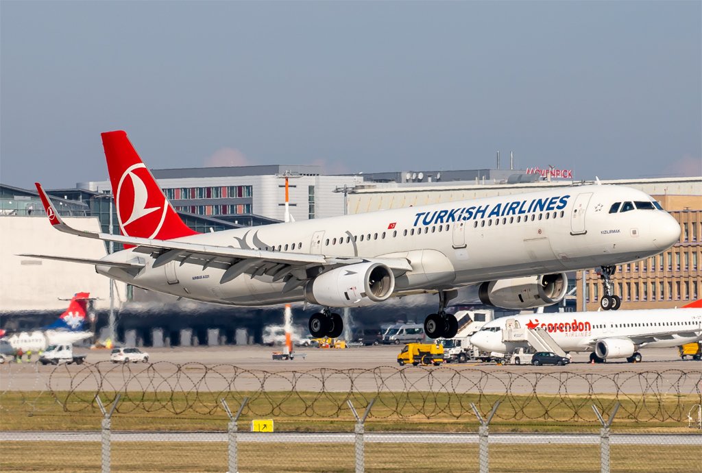 Turkish Airlines / TC-JSE / Airbus A321-231(WL)