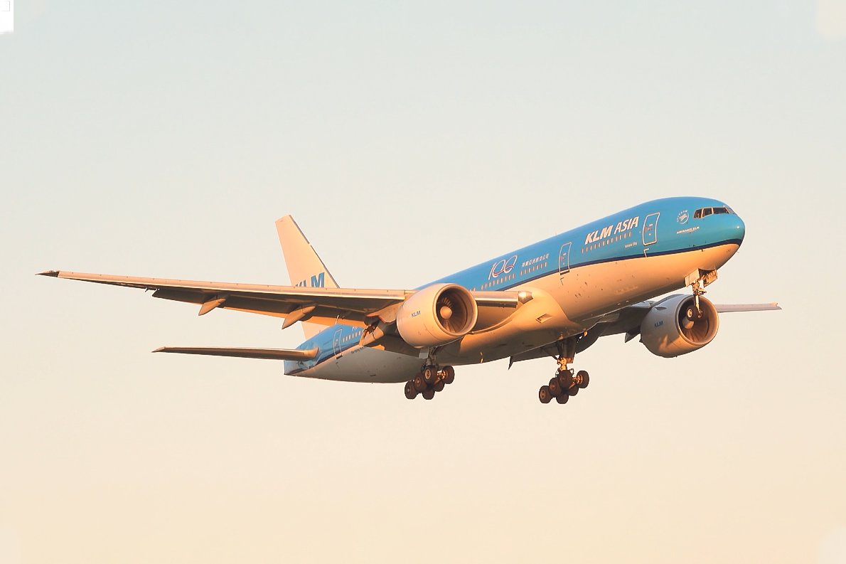 KLM 777.jpg