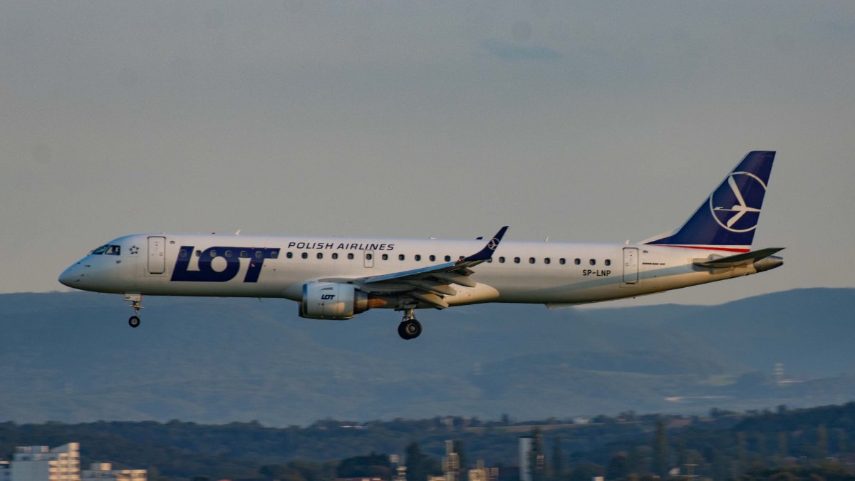 LOT Embraer im Final