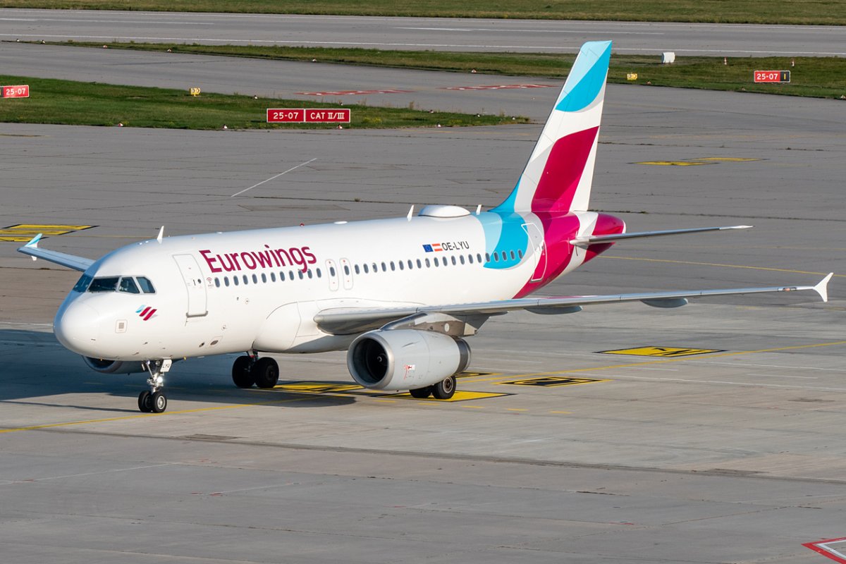 OE-LYU (9) jpg 1260 final.jpg