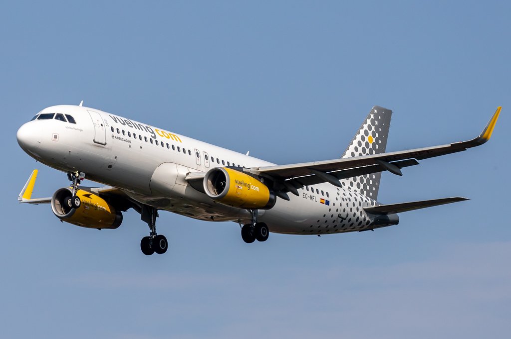 Vueling / EC-MFL / Airbus A320-232