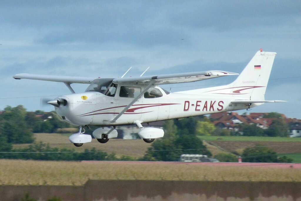 D-EAKS      Cessna 172S