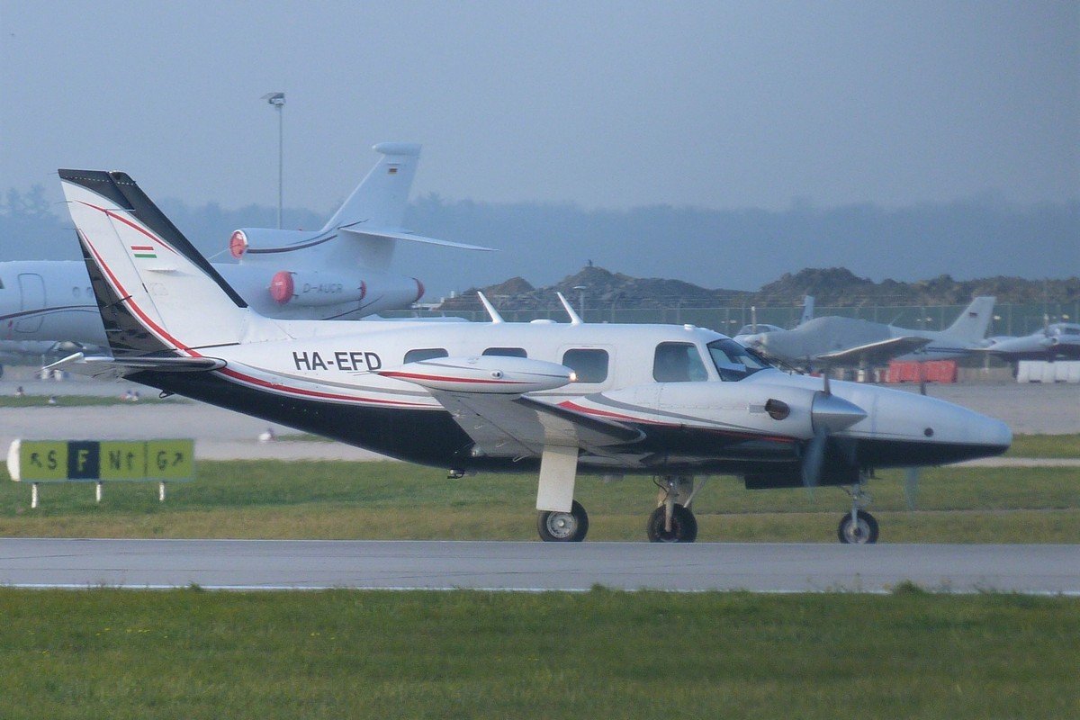 HA-EFD        PA-31T        Fly-Coop