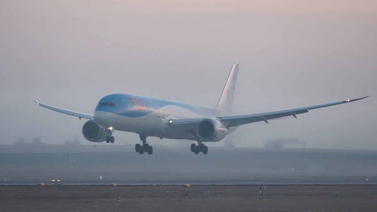 20210220_STR_B787_G-TUIK Landung.jpg