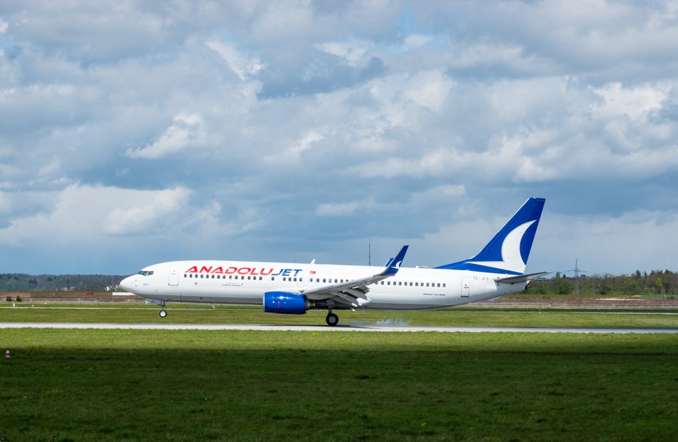 TC-JFY Anadolu Jet Boeing 737-8F2(WL)_SBB2388.jpg