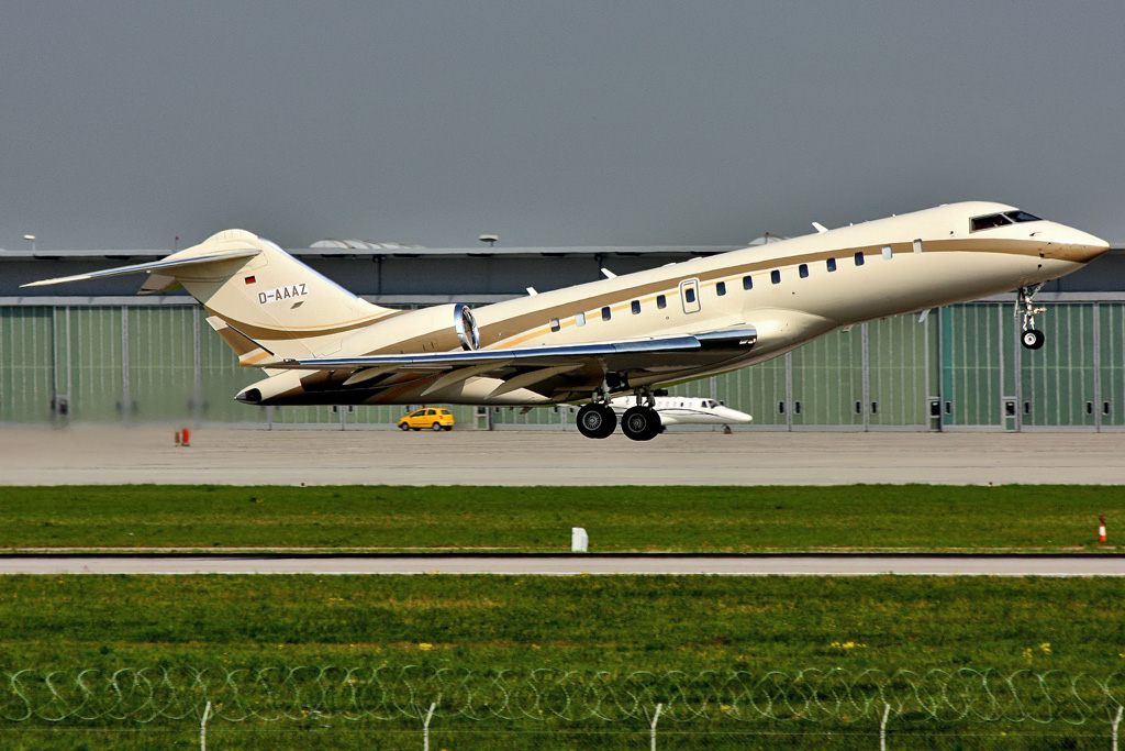 Cirrus Aviation Bombardier BD-700-1A11 Global 5000