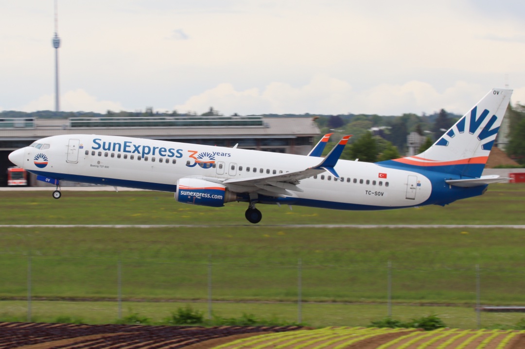 Boeing 737-8HC SunExpress TC-SOV