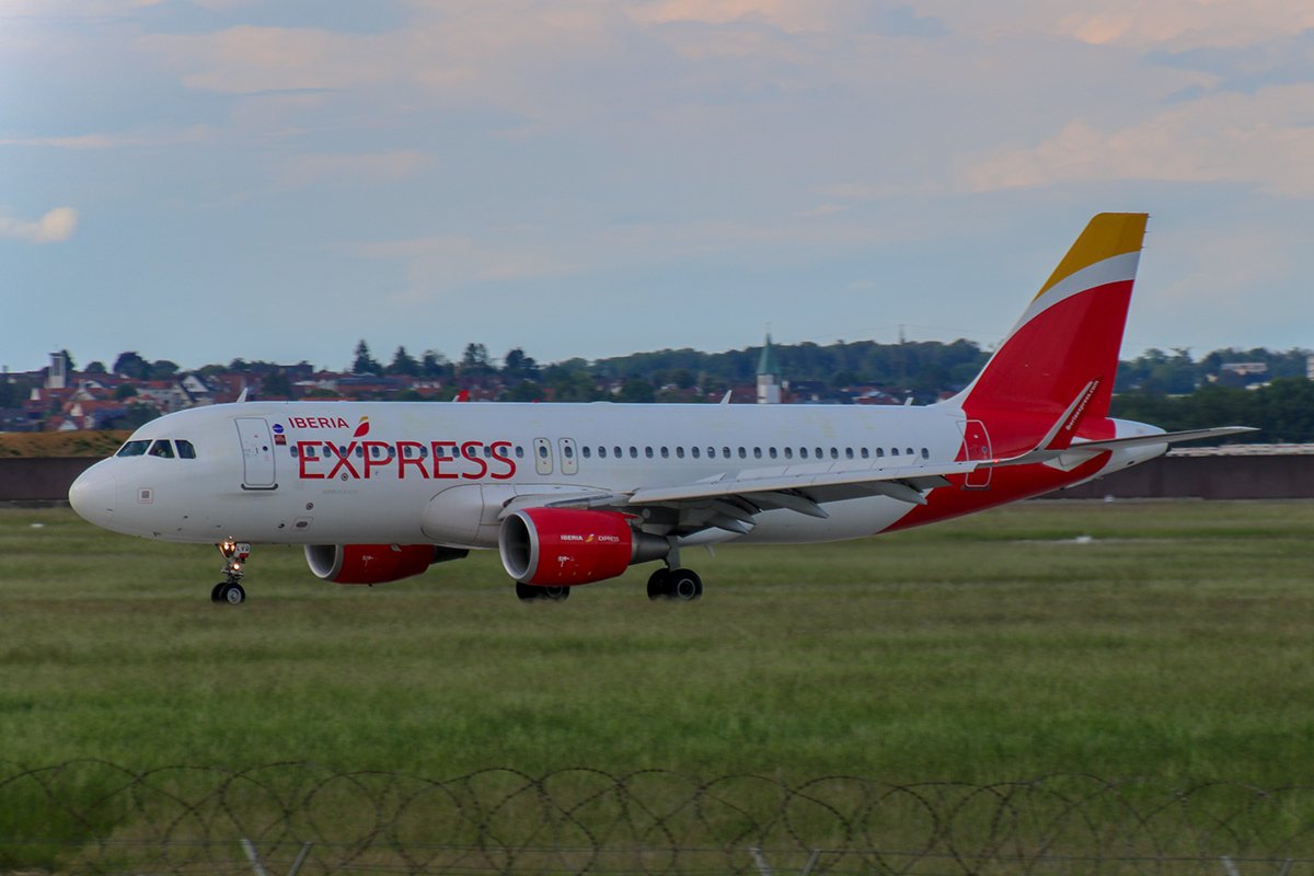 Iberia Express A320-200 EC-LVQ
