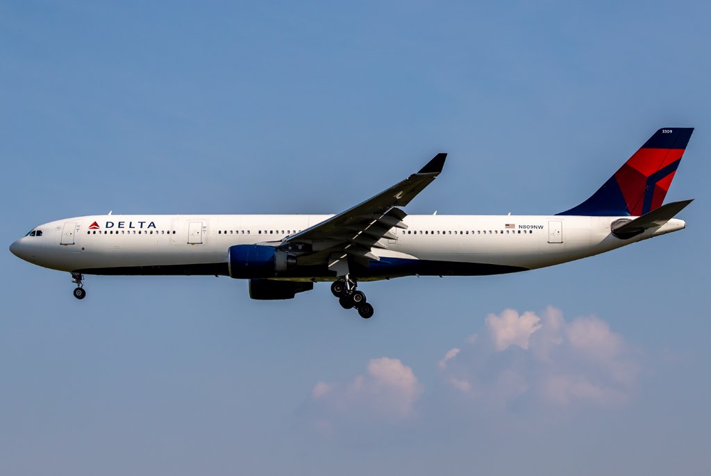 Delta Air Lines / N809NW / Airbus A330-323