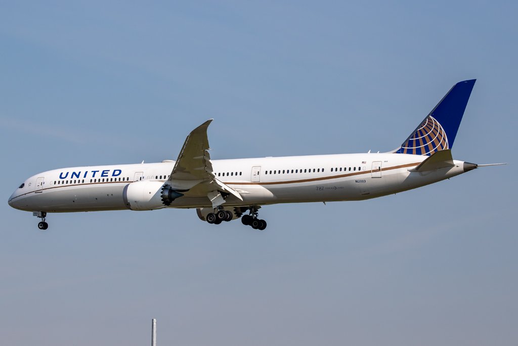 United Airlines / N12003 / Boeing 787-10 Dreamliner