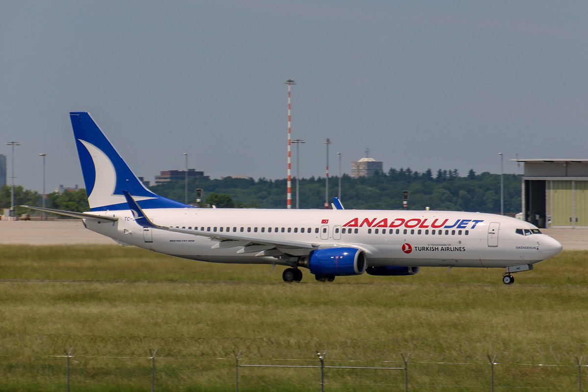 AnadoluJet 737-800 TC-JHC