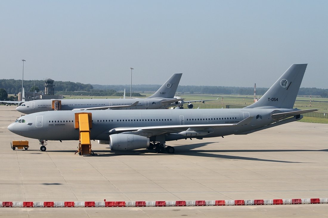 Niederlande - Royal Air Force Airbus A330-243MRTT KC30M T-054