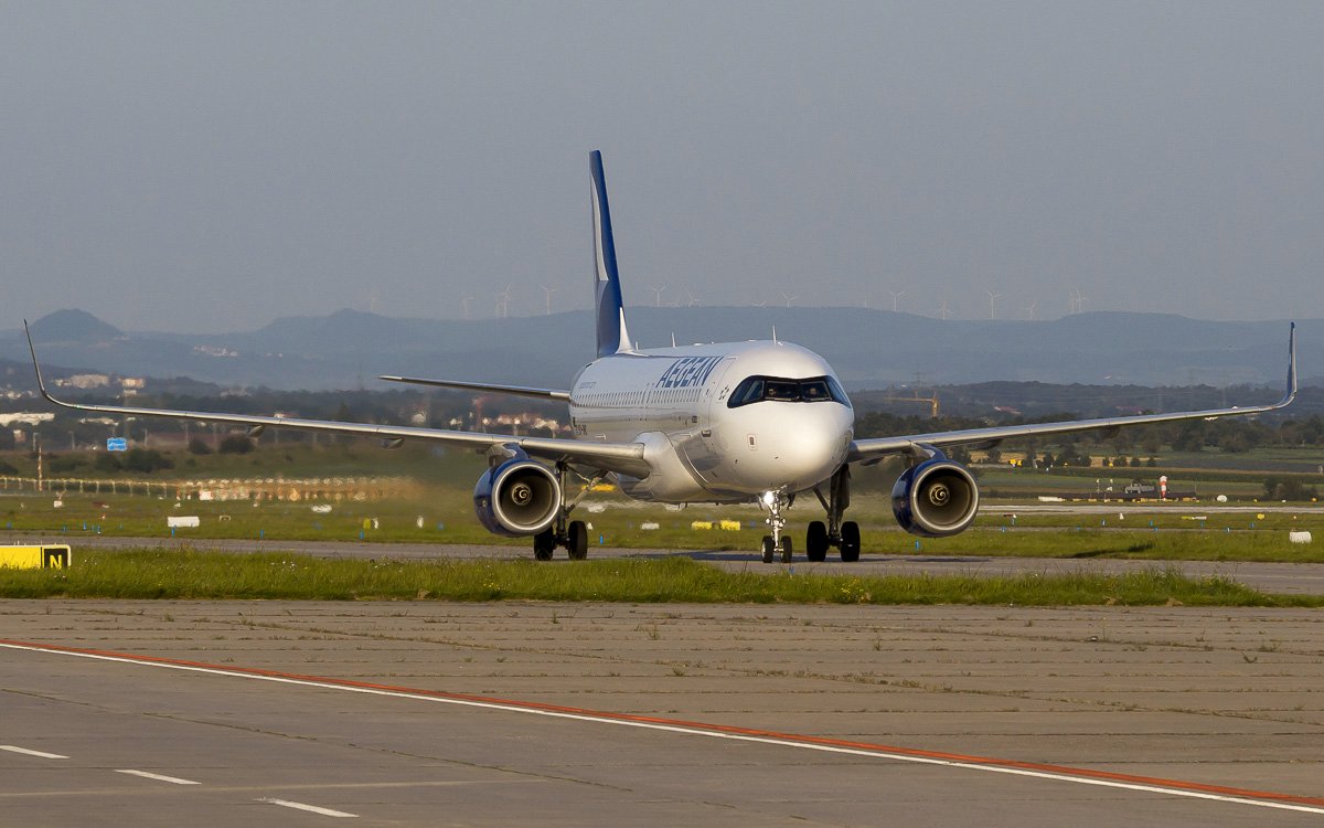 6 SX-DNC  Aegean  Airbus A320-232.jpg