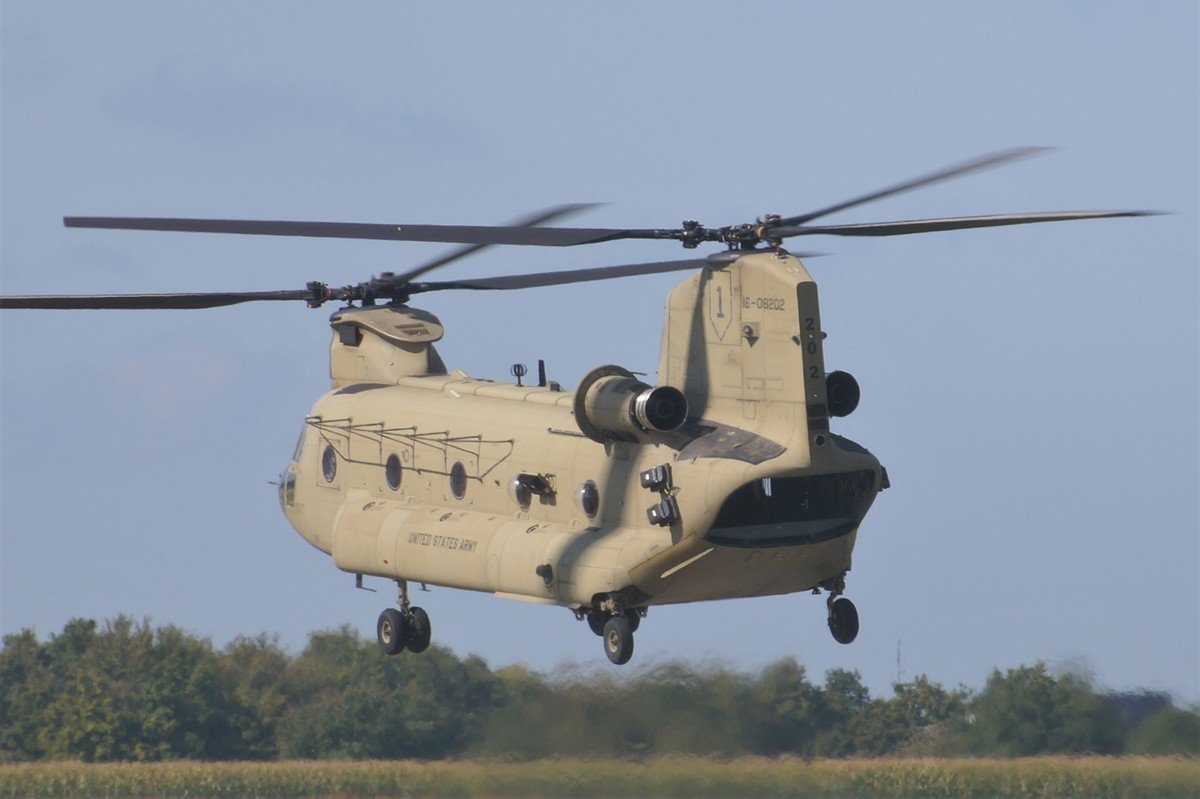 16-08202 CH-47F US Army
