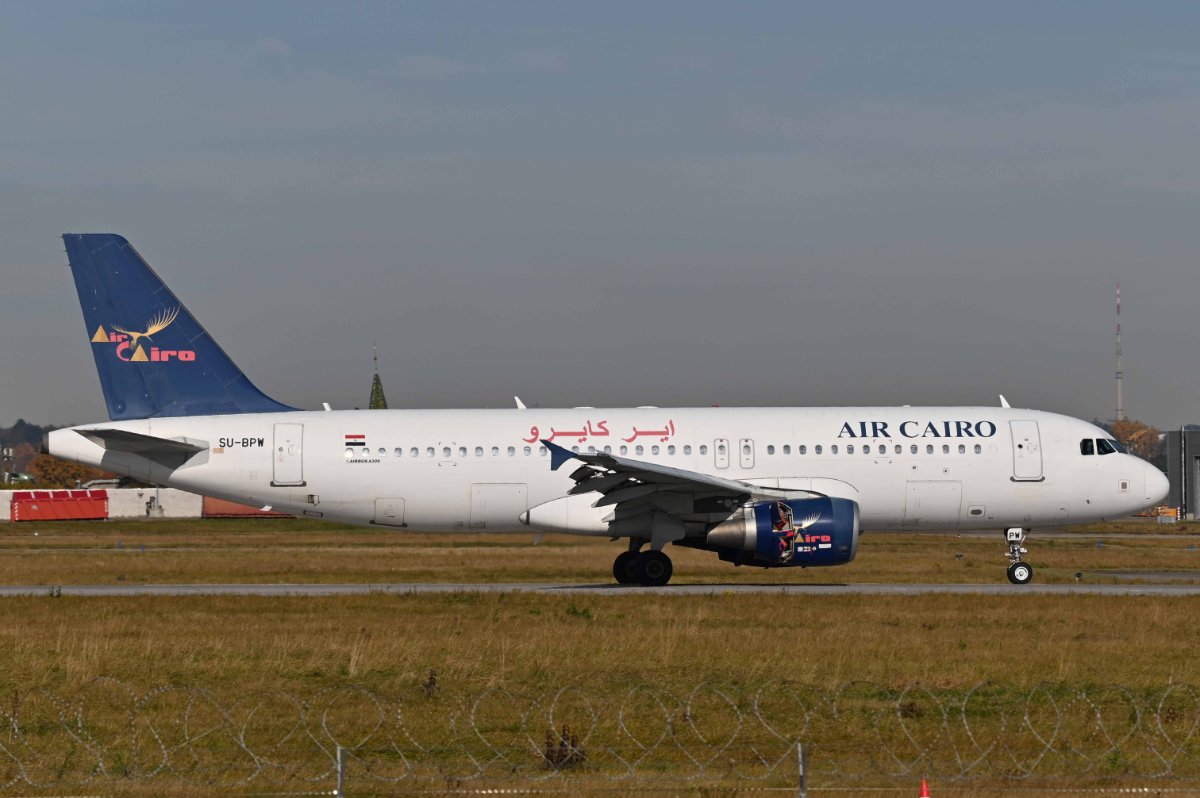 Air Cairo SU-BPW Airbus A320-214.JPG