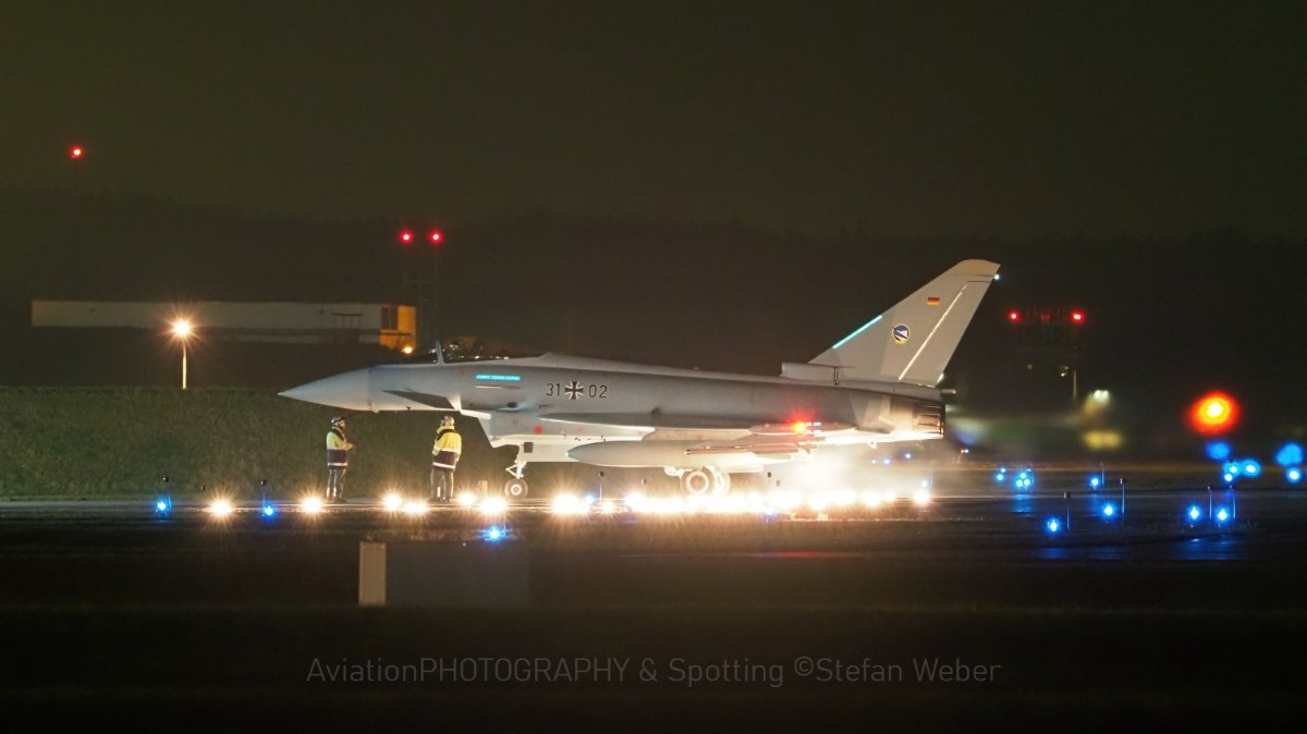 PB091246e-DN-low-light.jpg