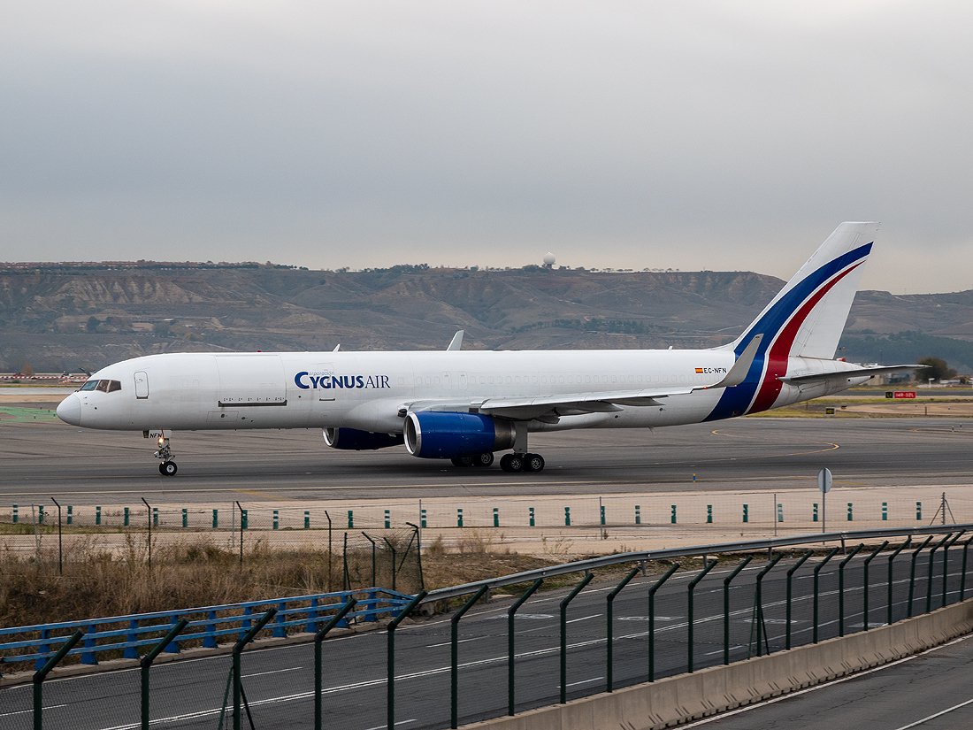 EC-NFN Cygnus Air Boeing 757-223(PCF)(WL).jpg