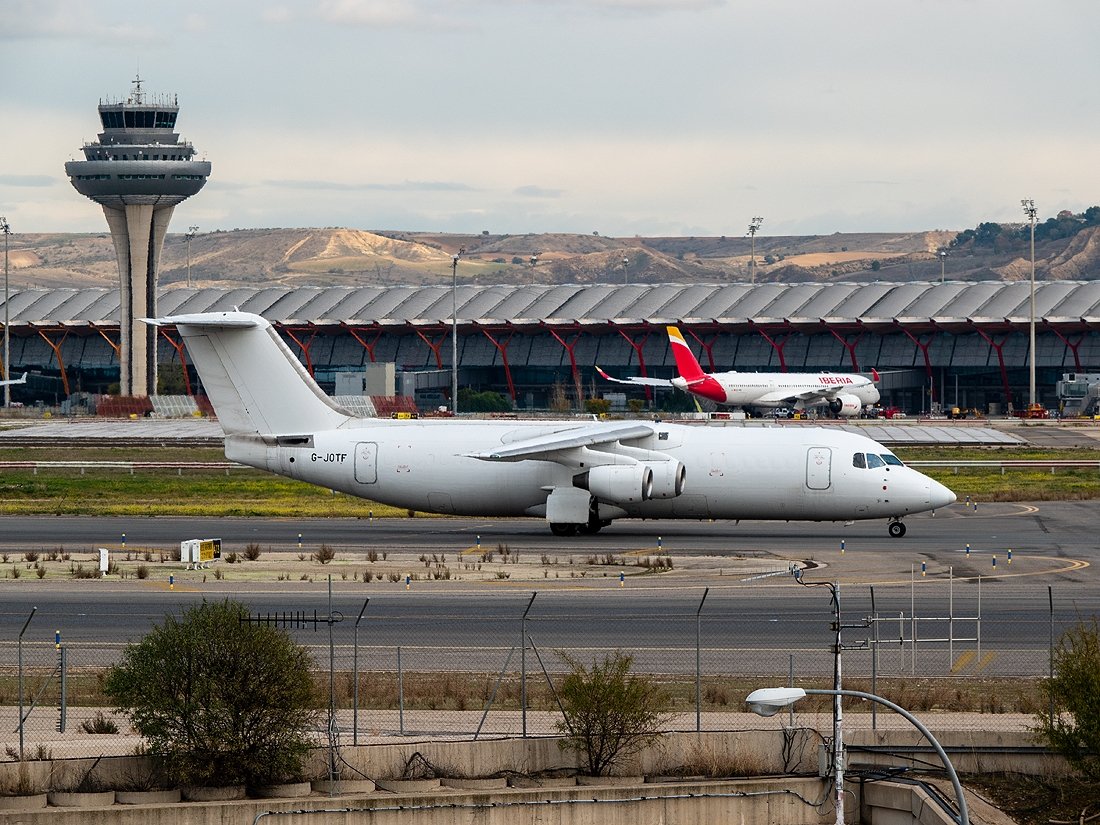 _SBB8745 G-JOTF JOTA Aviation British Aerospace 146-300QT.jpg