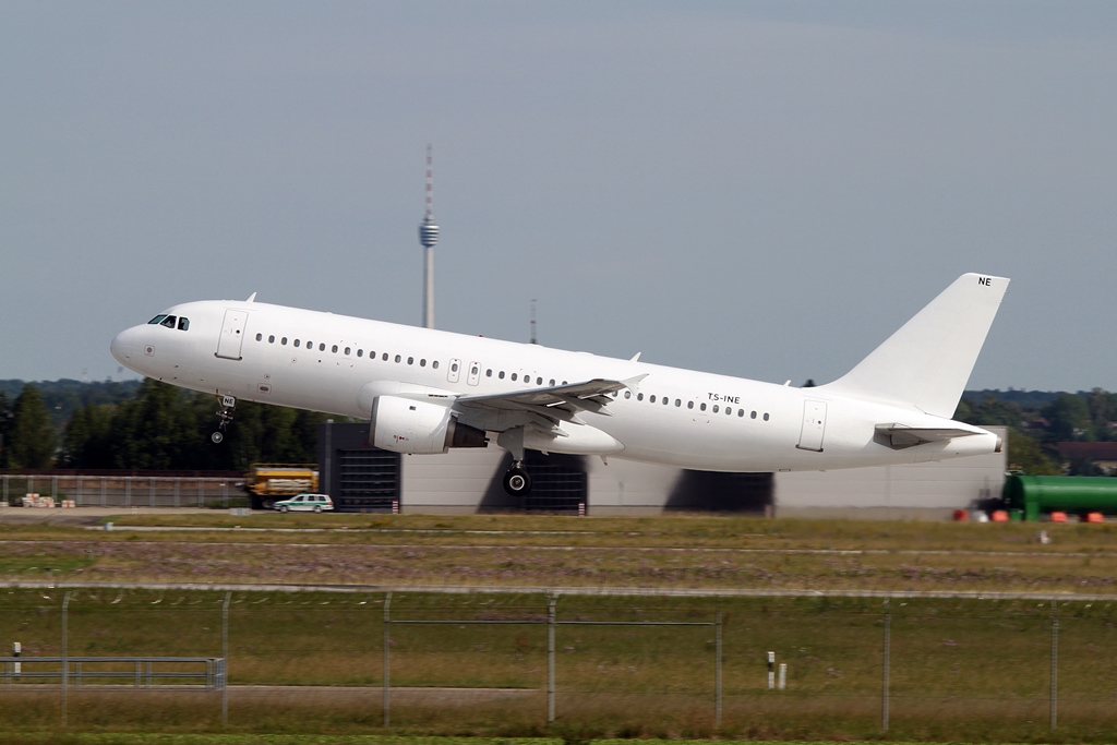 Airbus A320-212 TS-INE