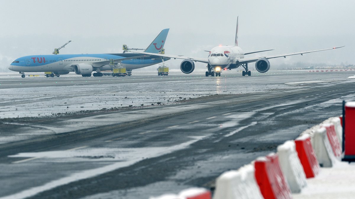 BOEING 787_Winter_Flughafen STR_Stuttgart_2K.jpg