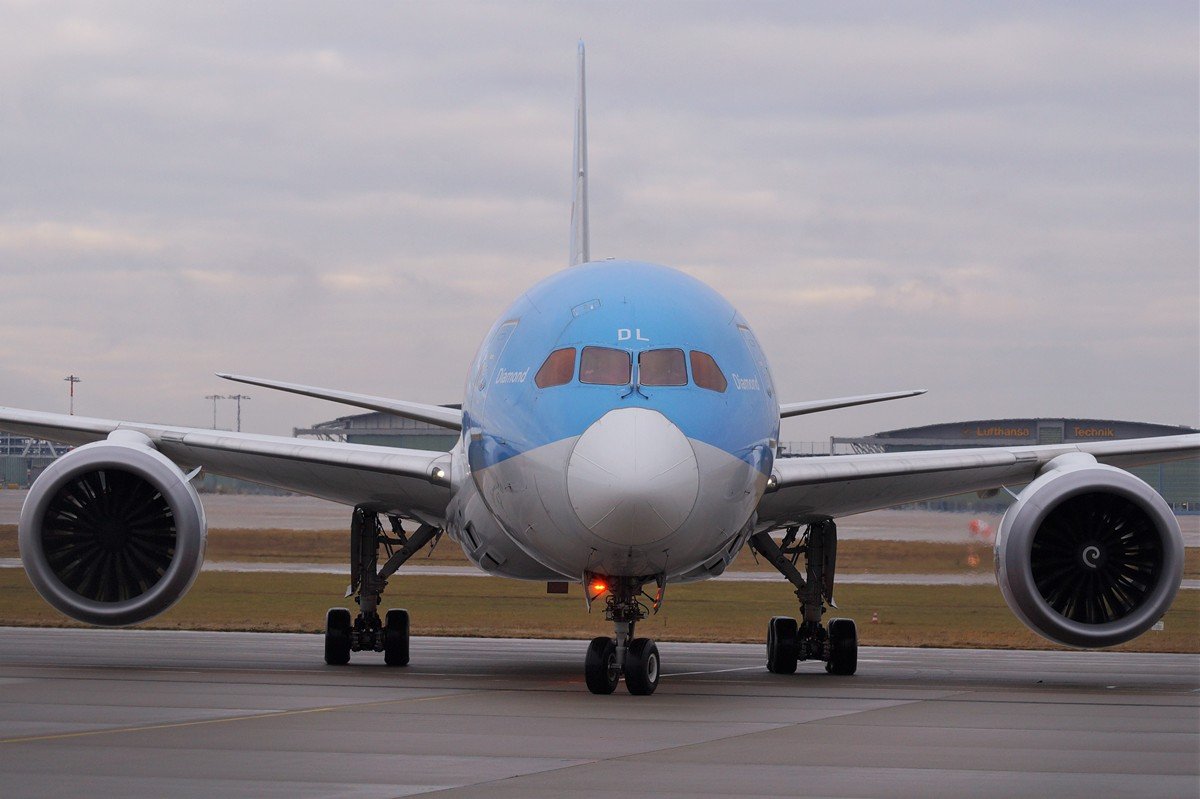OO-JDL     787-8     TUI Belgium