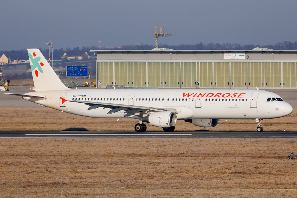 Windrose Airlines / UR-WRX / Airbus A321-211