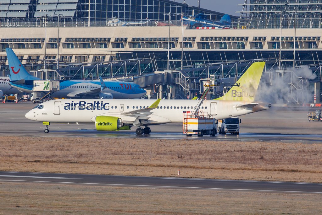 Air Baltic / YL-AAQ / Airbus A220-371