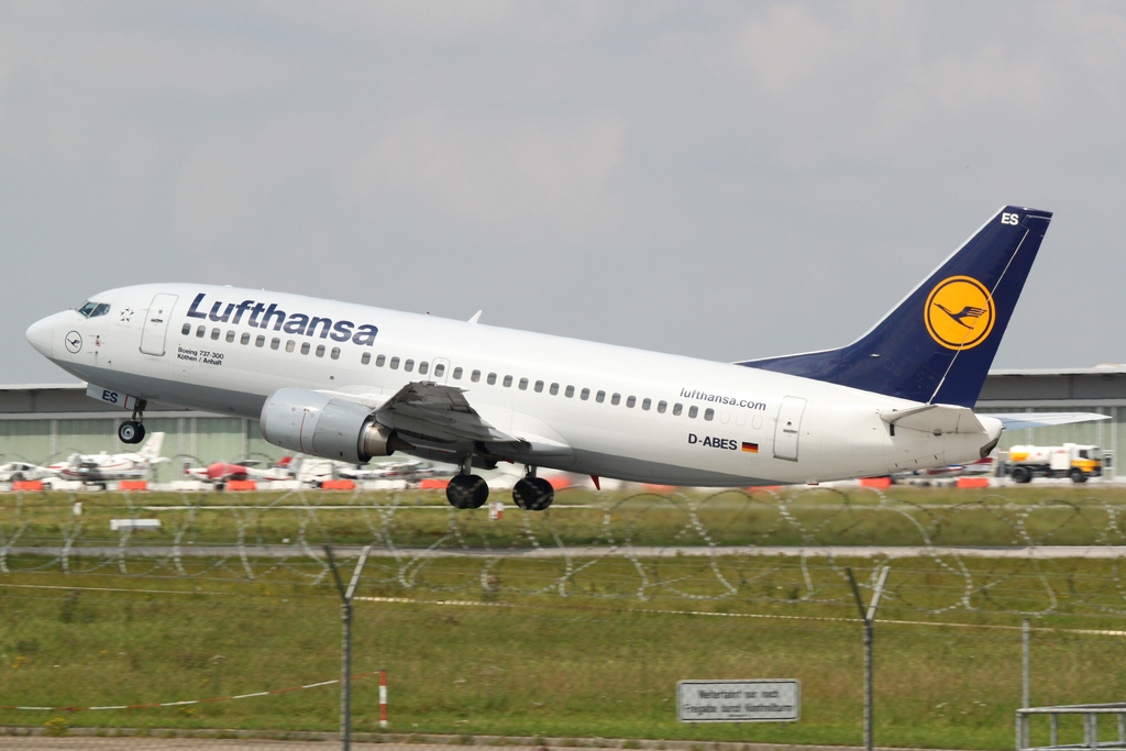 Lufthansa<br />Boeing 737-330<br />D-ABES