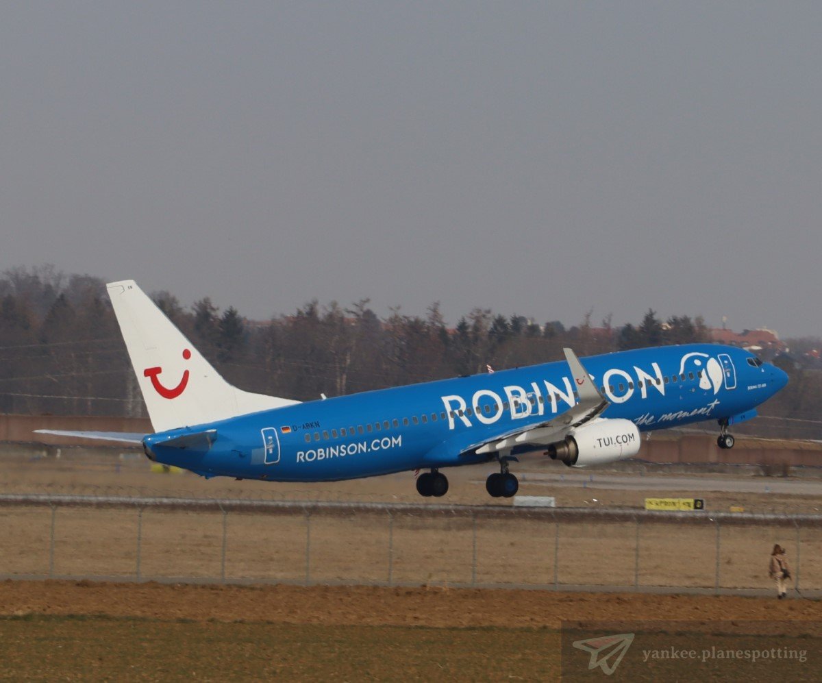 Robinson TUI 738.jpg