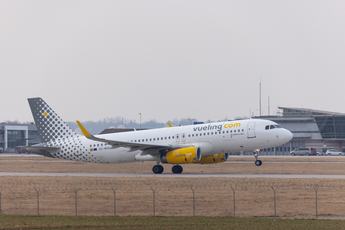 22-03-18_A320, EC-MVE, STR, VLG.jpg