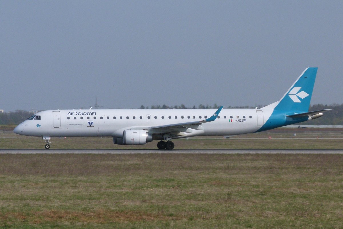 I-ADJW.       ERJ-195LR.       Air Dolomiti