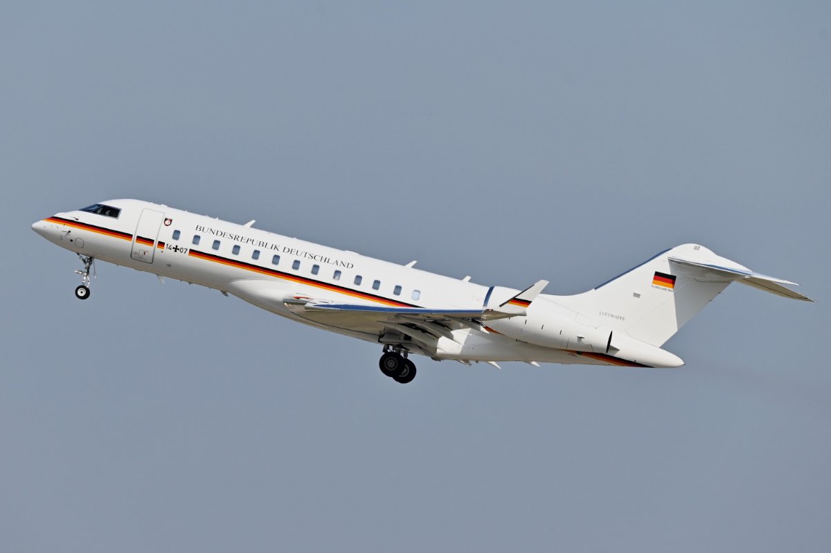 14 + 07 Bundeswehr Luftwaffe Bombardier BD-700 Global Express.JPG