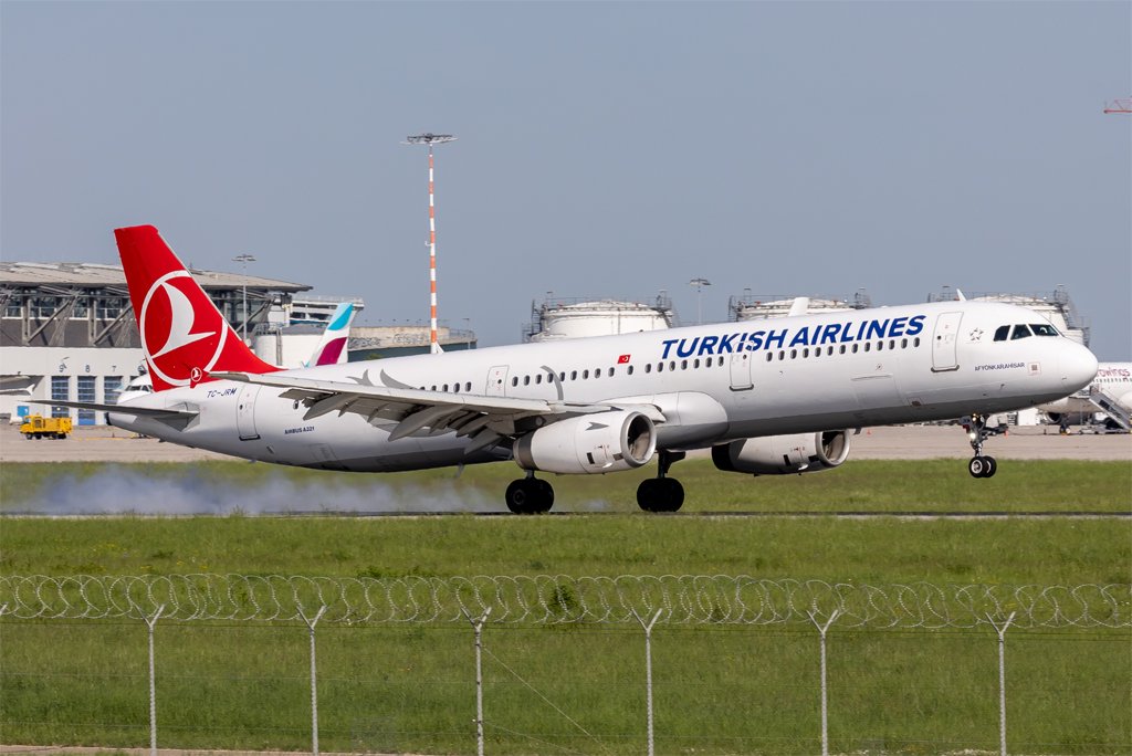Turkish Airlines / TC-JRM / Airbus A321-231