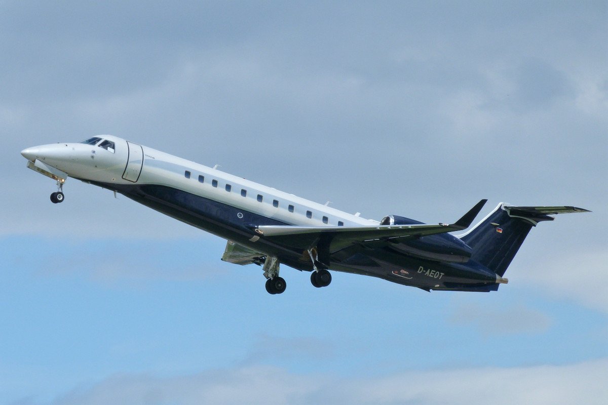 D-AEOT.      Embraer Lagacy 600.   Air Hamburg