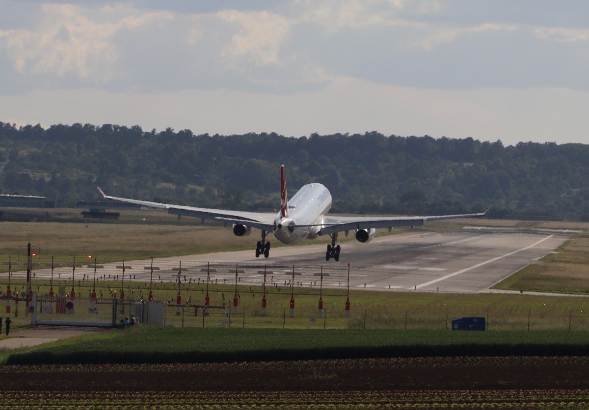 A330 Landung.JPG