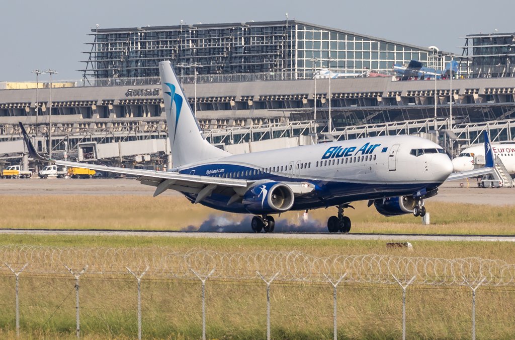 Blue Air / YR-BMK / Boeing 737-82R