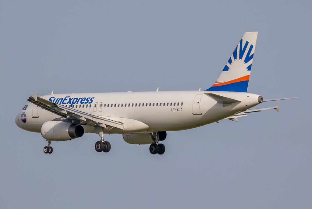 Sun Express (Aviaon Express) / LY-MLG / Airbus A320-232