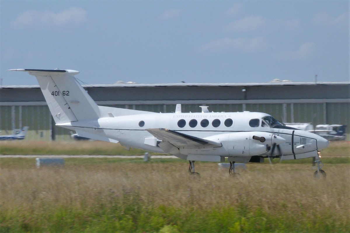 84-00162.    C-12U-3.     US Army