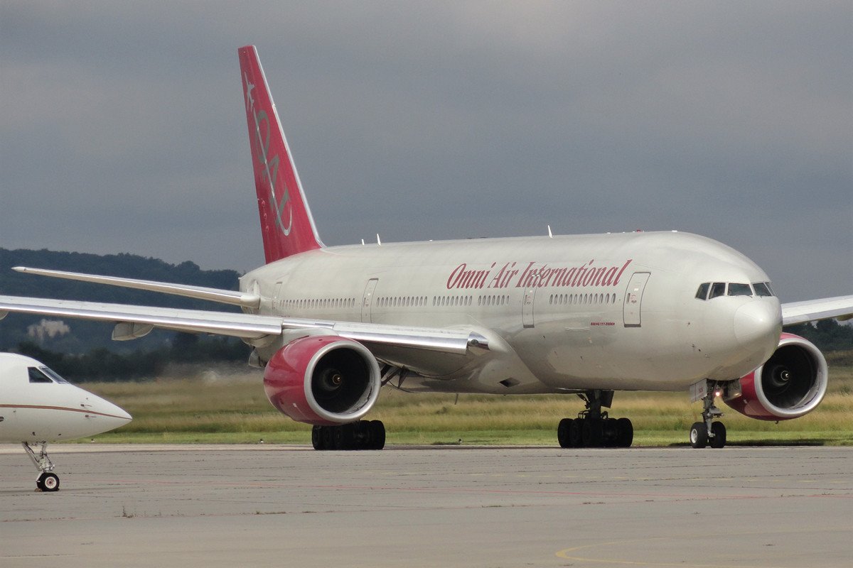 N828AX.     777-2U8ER.   Omni Air International