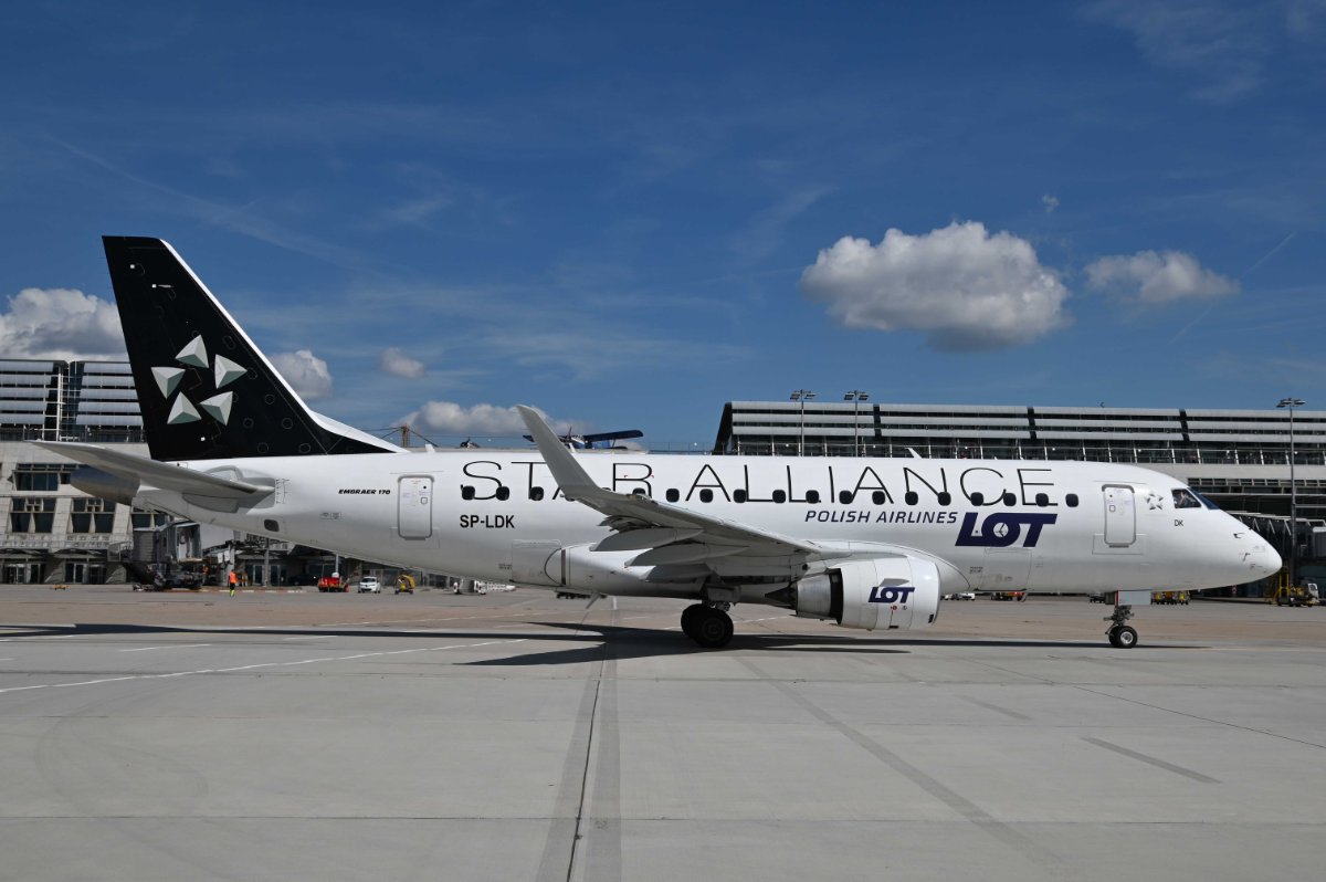 SP-LD  Embraer 170-100STD LOT.JPG