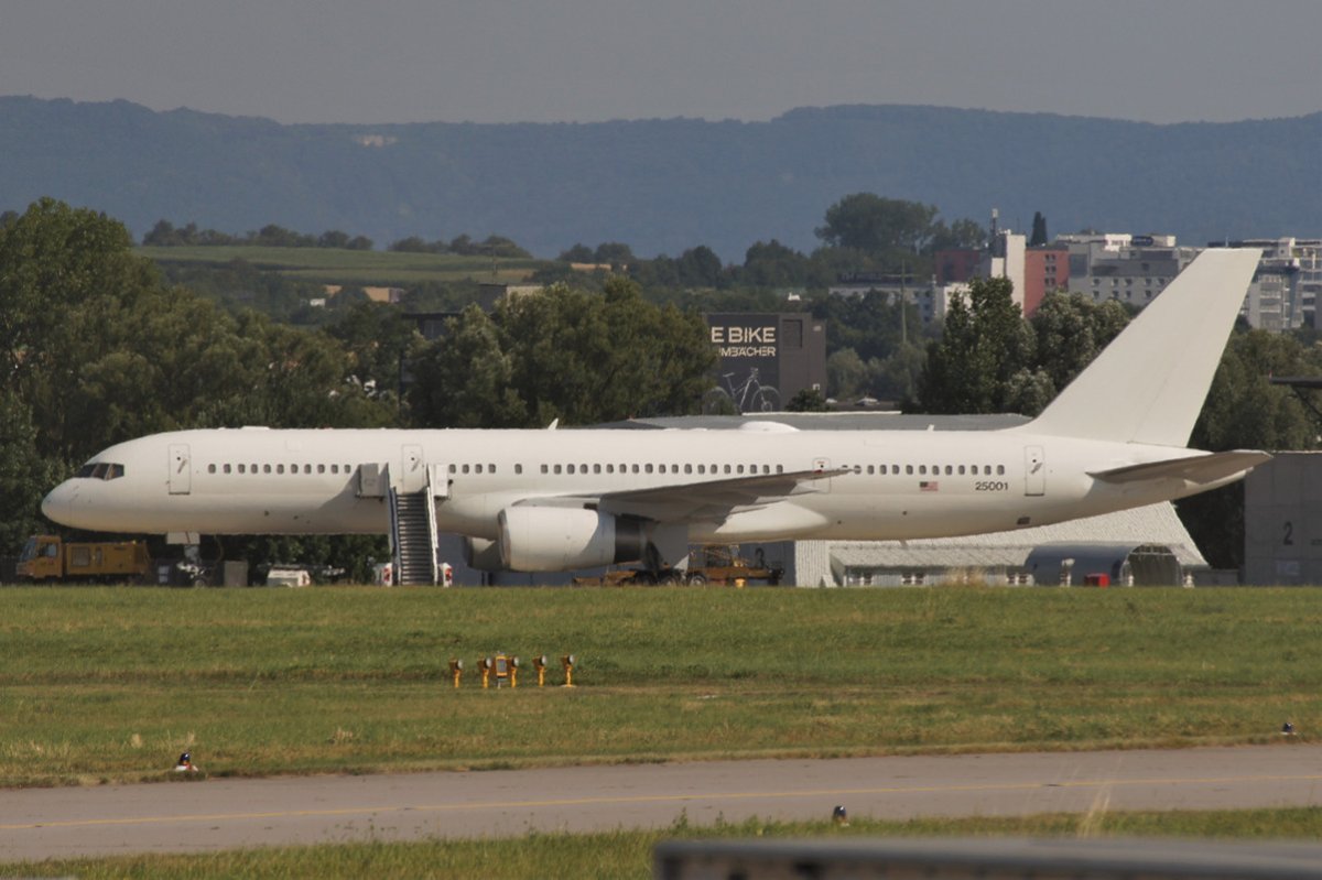 02-5001      C-32B      USAF