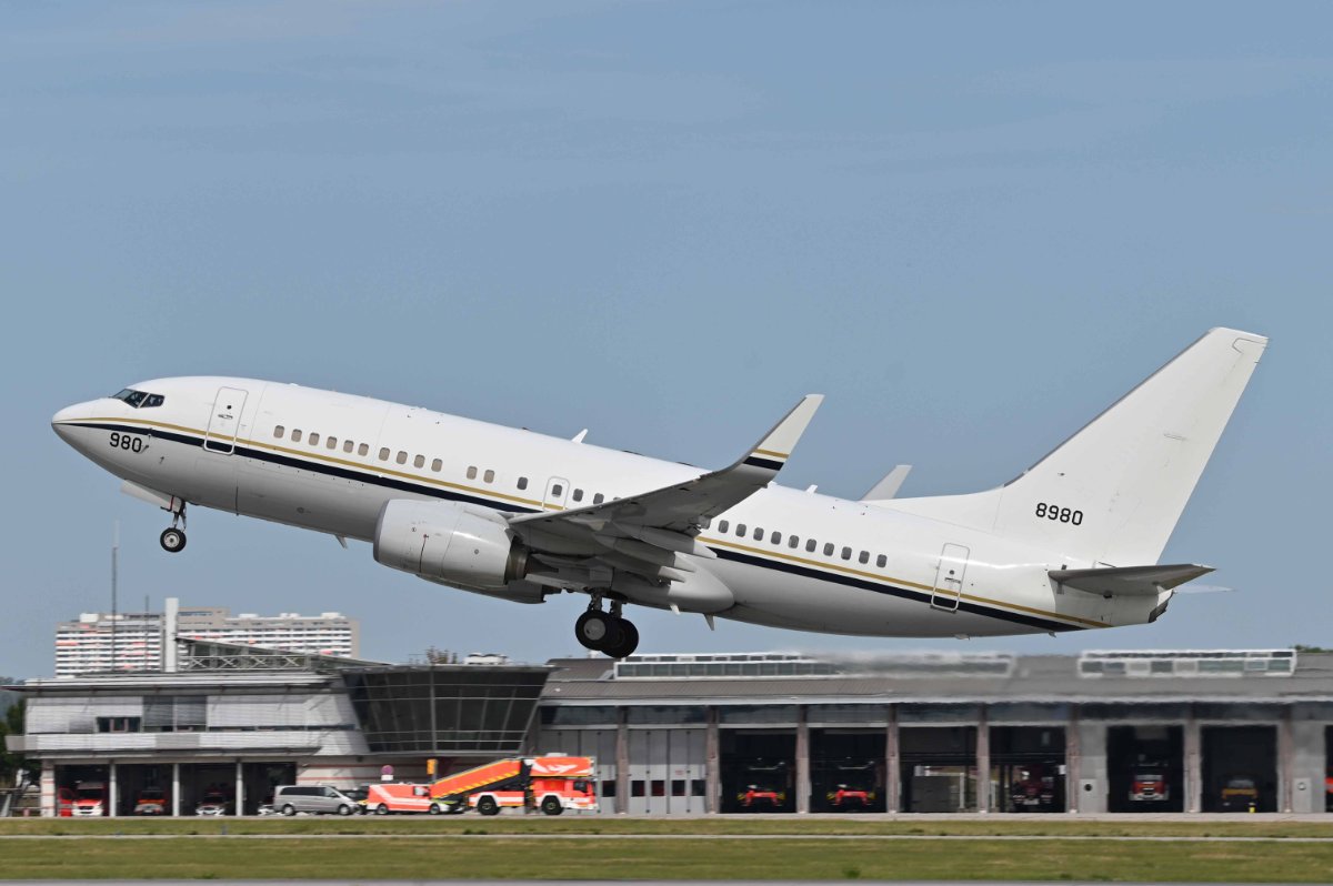 16-8980 Boeing C-40A Clipper US Navy.JPG