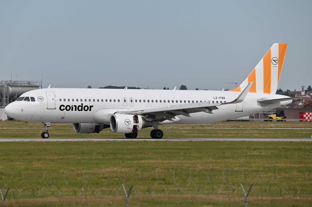 LZ-FBK Airbus A320-214 Condor.JPG