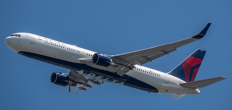 N176DN Delta Air Lines Boeing 767-332ER(WL).jpg